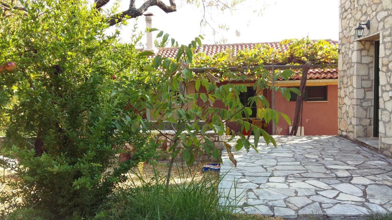 Вилла The Stone House-Zacharatos Nikolaos Poulata Экстерьер фото