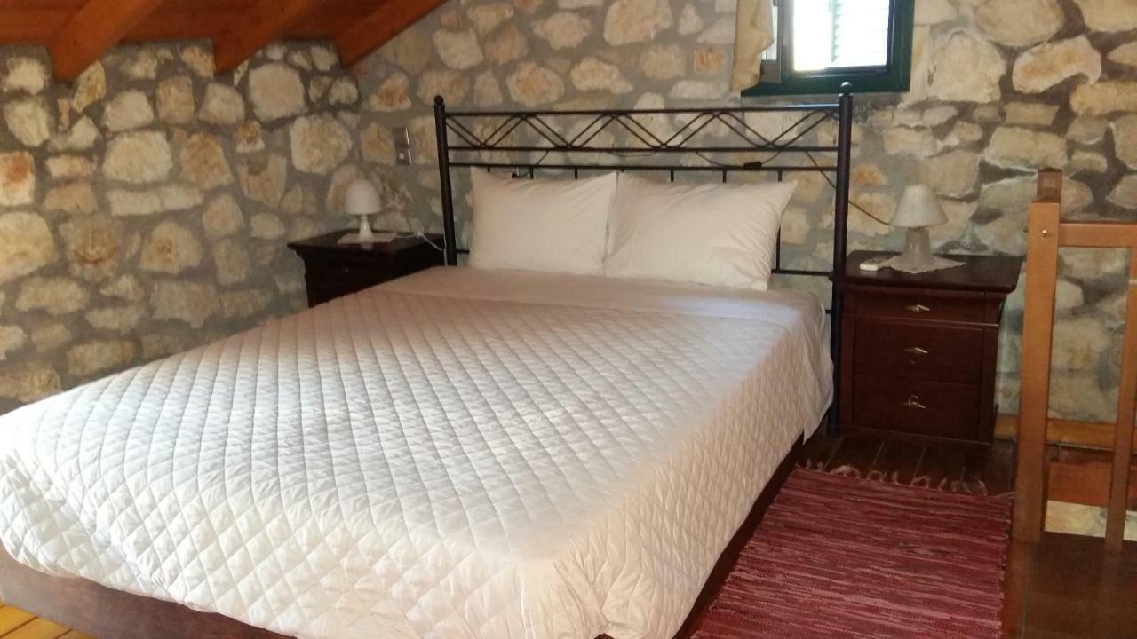 Вилла The Stone House-Zacharatos Nikolaos Poulata Экстерьер фото